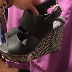 Black and white wedges size 7